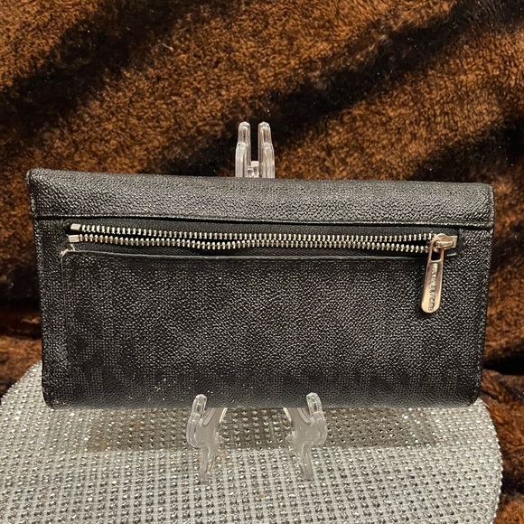 Preloved Michael Kors Long Monogram Wallet - Picture 3 of 10